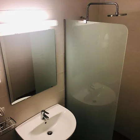 Boomerang Hotel 2*